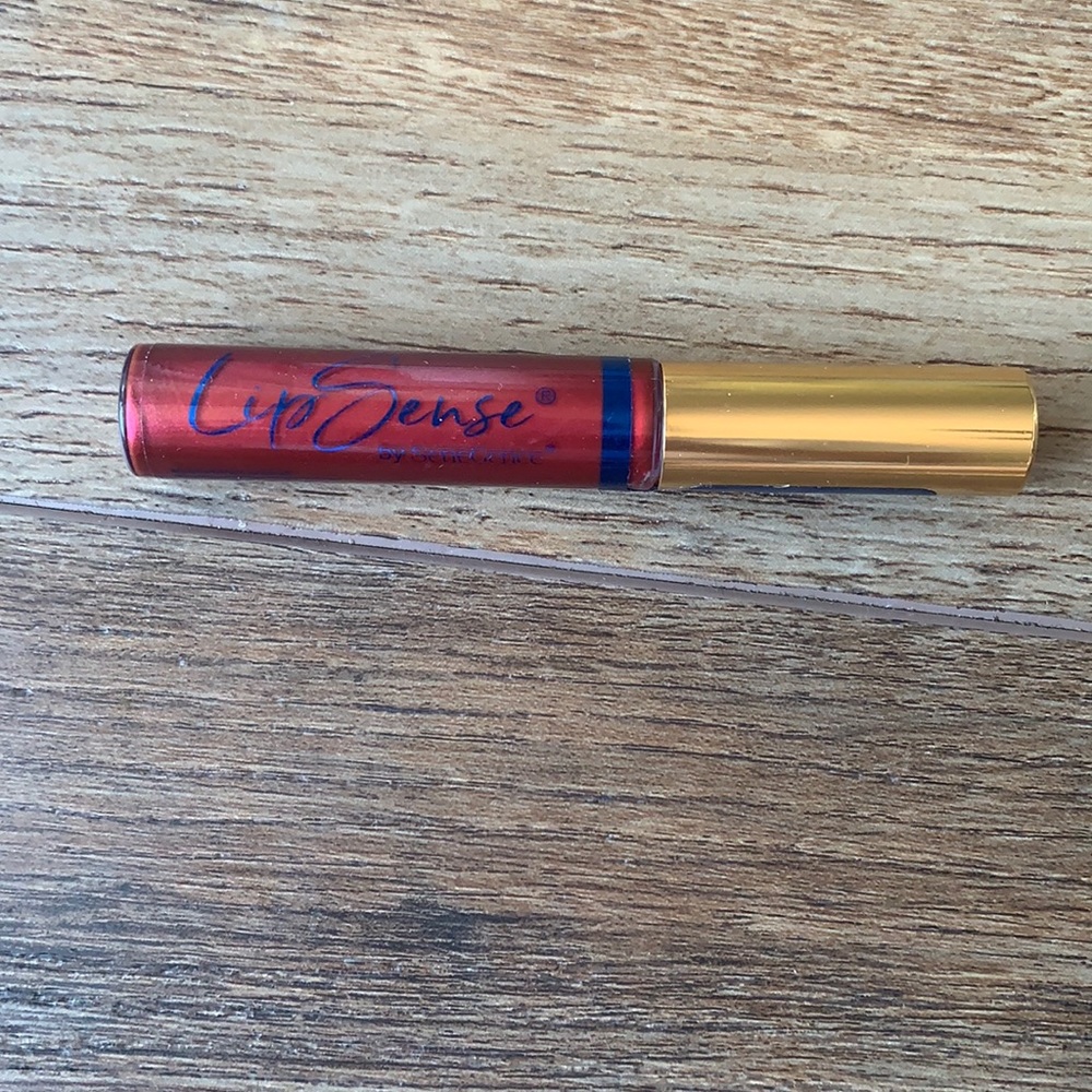 New sealed lip gloss by senegence
